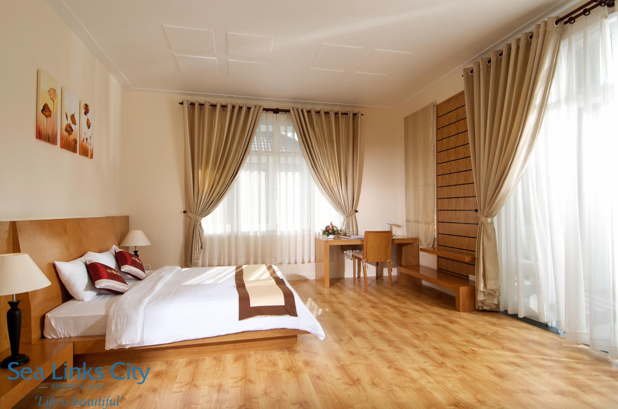 3 BEDROOMS, VILLA, GARDEN VIEW