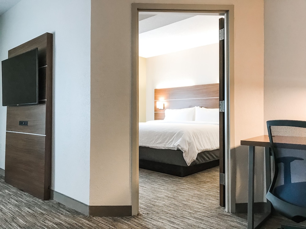 Holiday Inn Express Statesboro 16/42