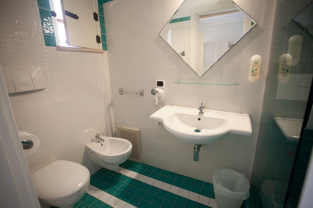 OLDWELL HOTEL 44/50