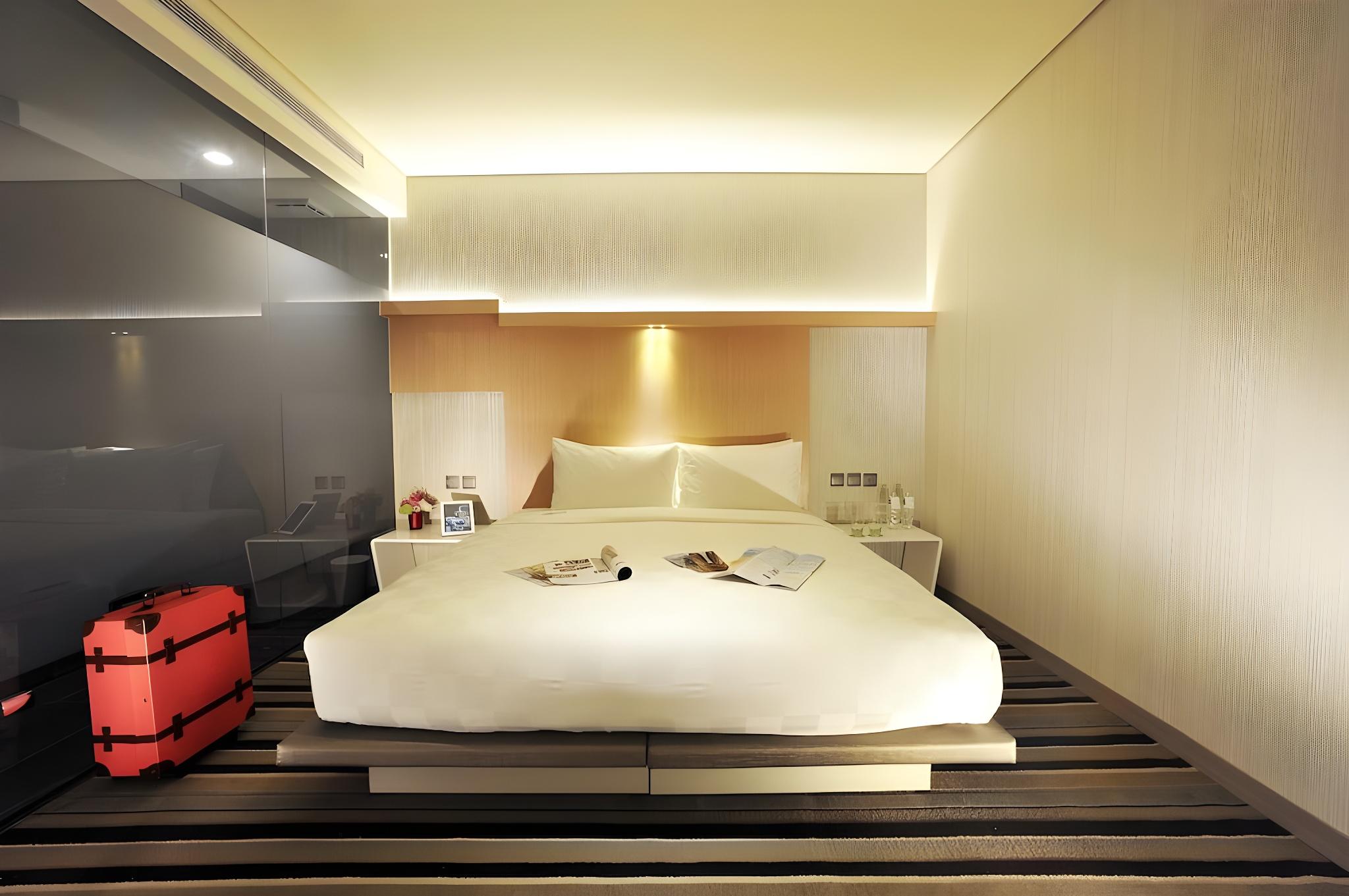 Splendor, Single Bed, No Window