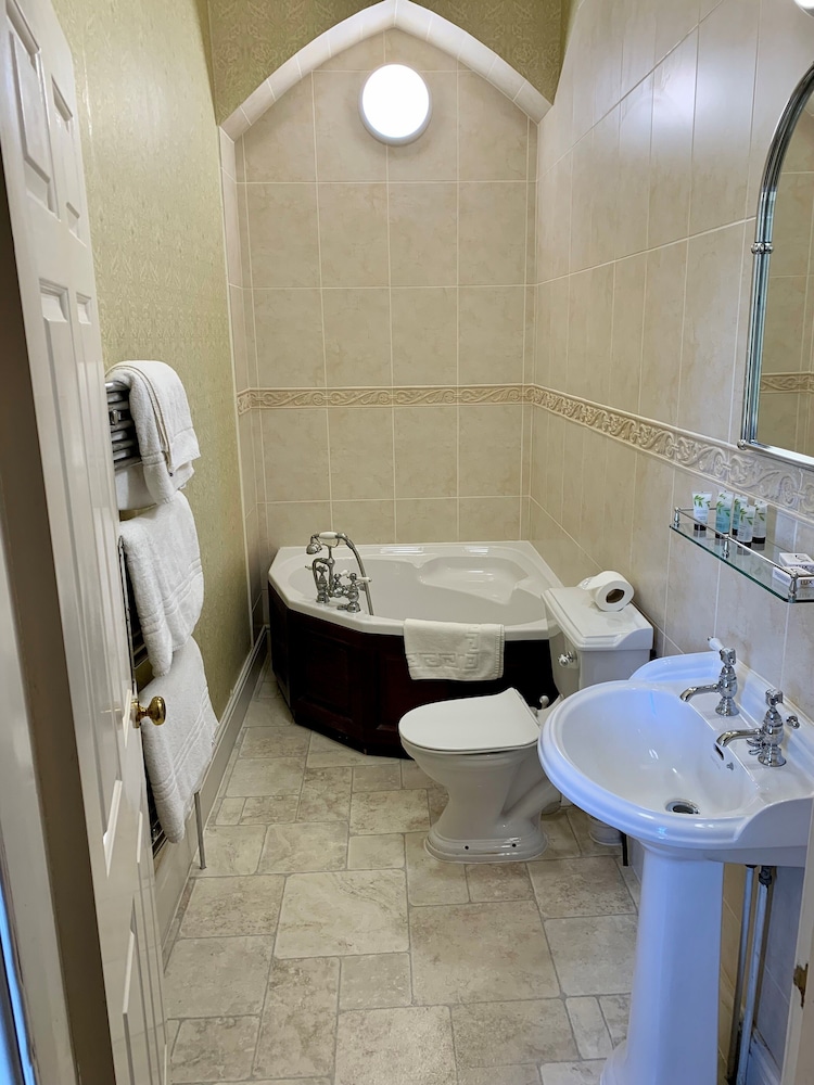 Grafton Manor 38/42
