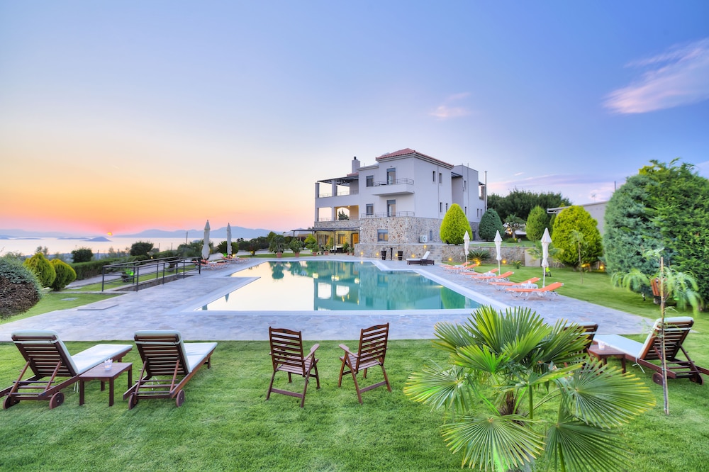 Marini Luxury Apartments And Suites 70/75