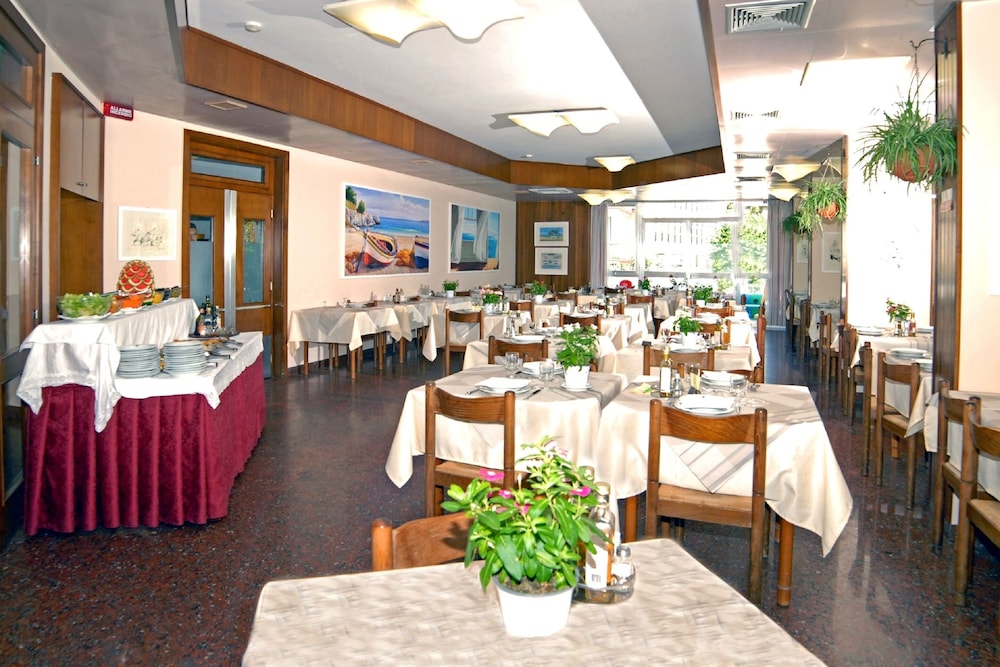 Hotel President 13/26
