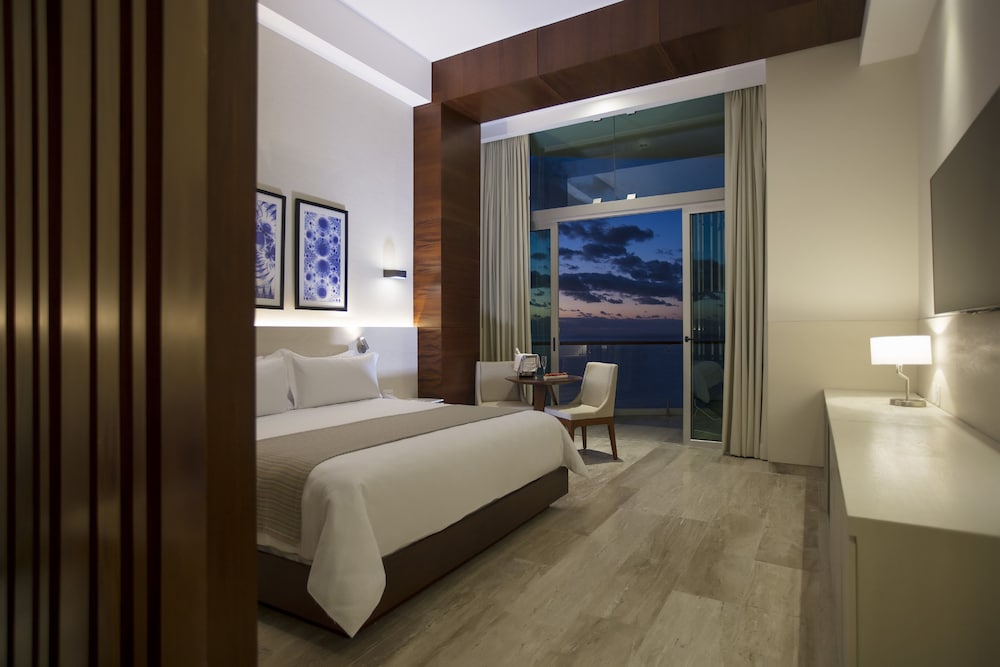 Altitude By Krystal Grand Punta Cancun All Inclusive 32/75