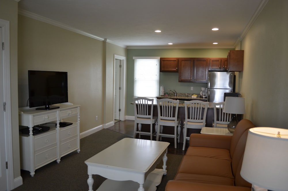 Innseason Resorts Harborwalk 37/50