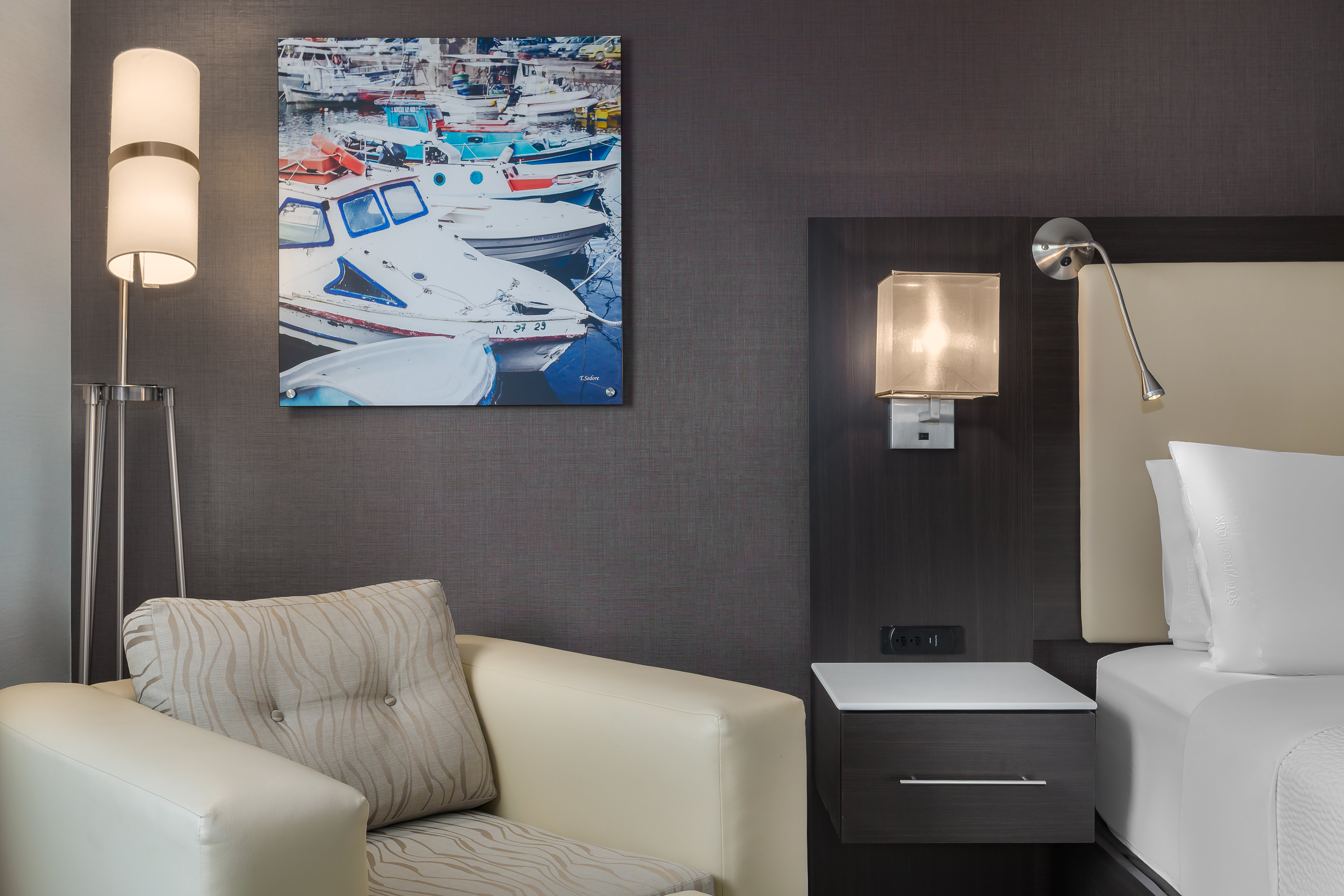 Holiday Inn Express Suites Cold Lake 55/73