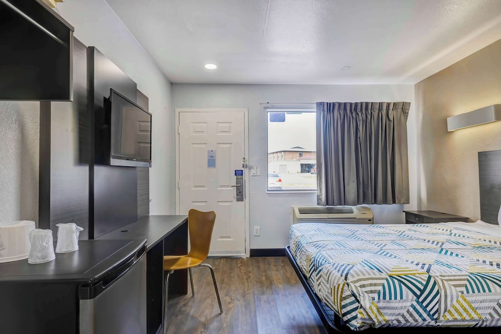 Motel6 Denton, TX - UNT 22/60