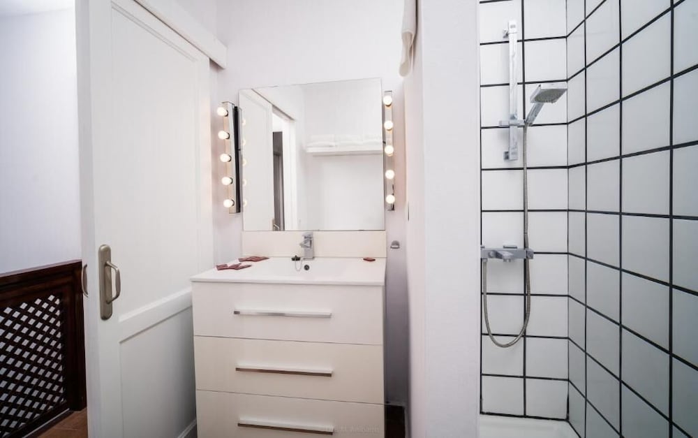 Apartamentos Los Rosales 28/75