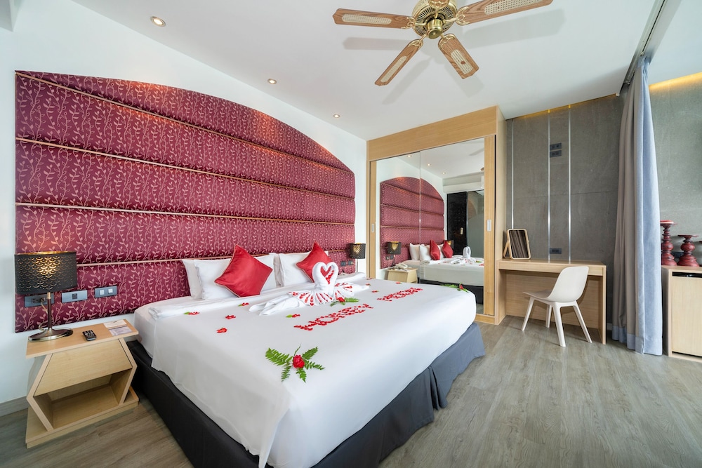 Premium, Deluxe, King Bed, Plunge Pool, Hot Tub