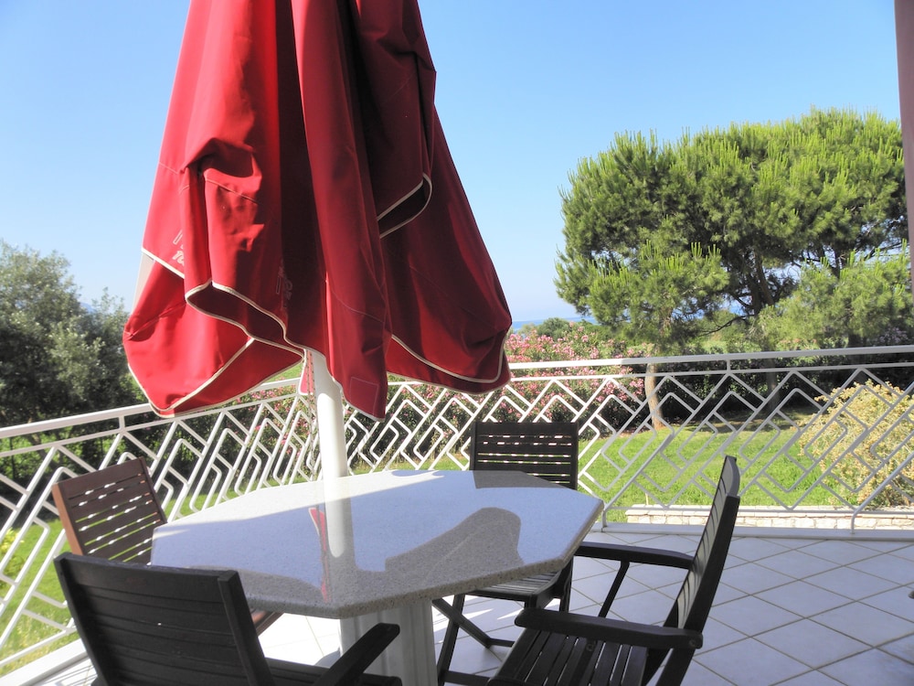 Irida Resort Suites 33/78
