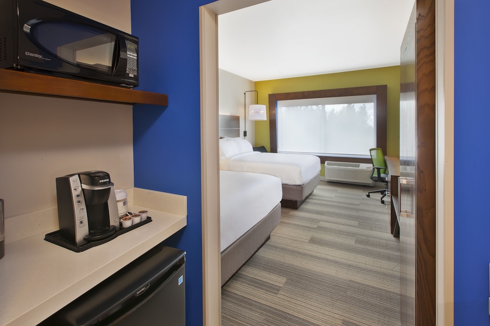 Holiday Inn Express And Suites South Hill 17/40