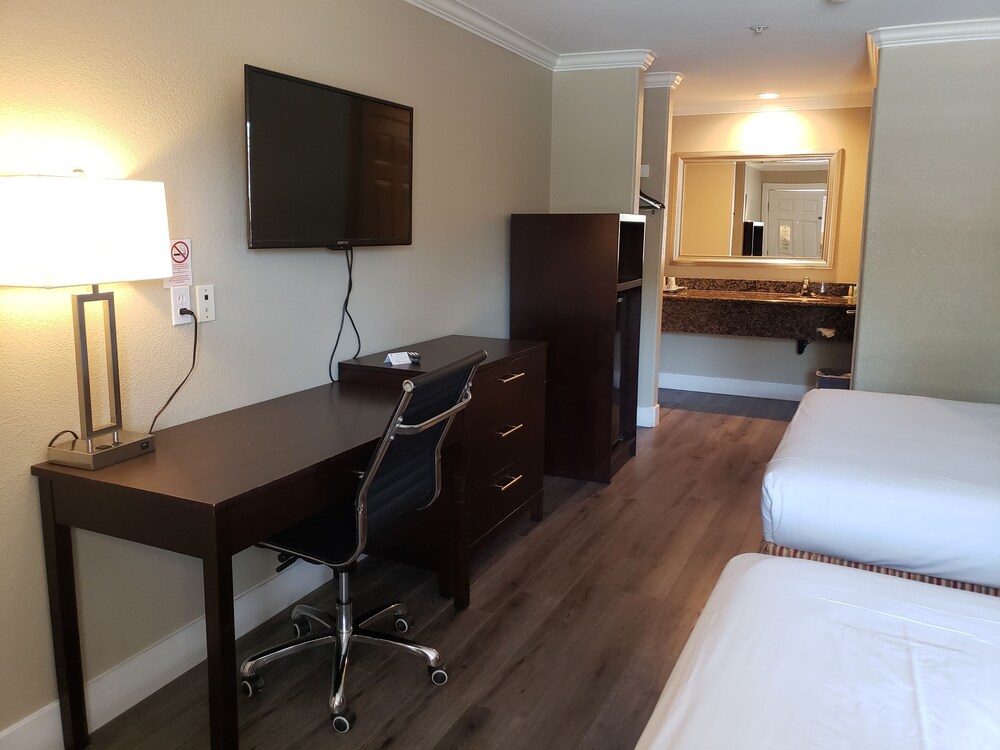 Fairview Inn And Suites Healdsburg 20/65