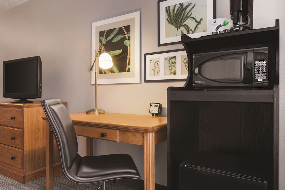 Country Inn and Suites by Radisson Springfield OH 39/43