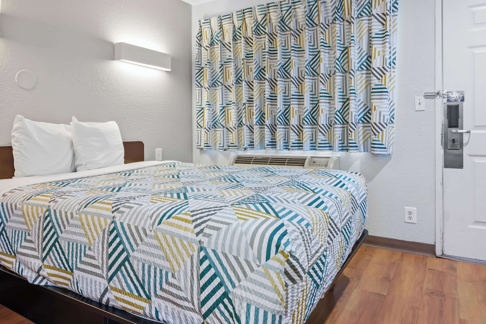 Motel6 Ventura, CA - Beach 32/58