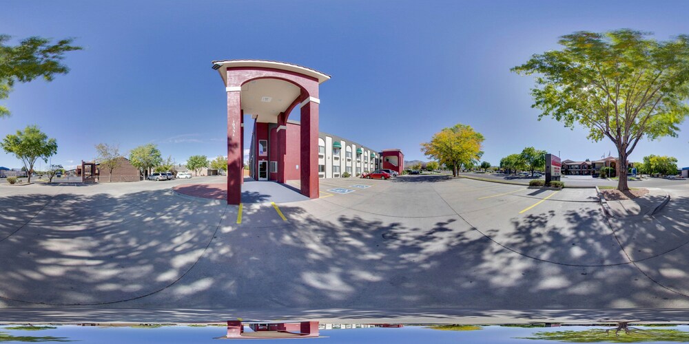Econo Lodge Inn and Suites Albuquerque East I-40 Eubank Exit 4/37