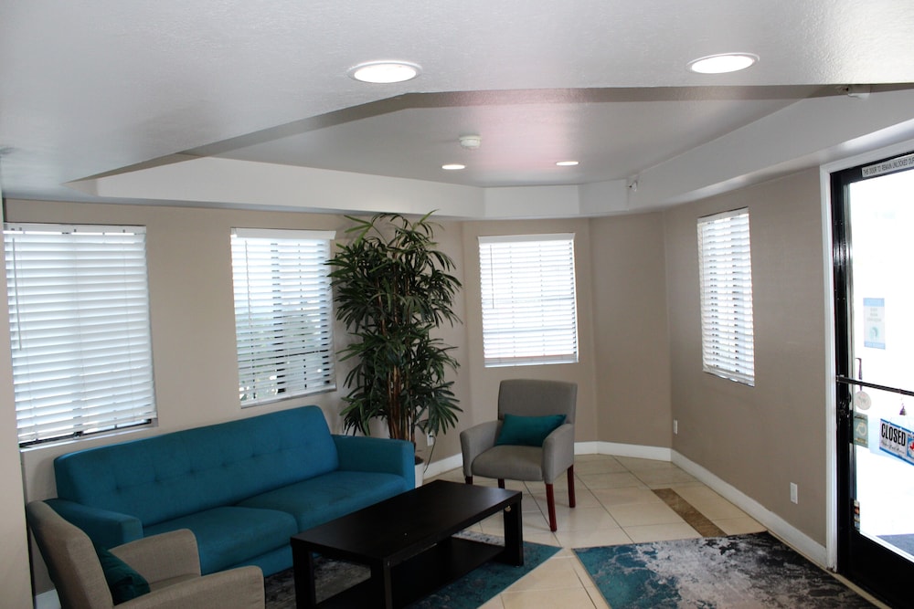Rancho San Diego Inn and Suites (Ex SureStay Plus Hotel by Best Western El Cajon) 31/39