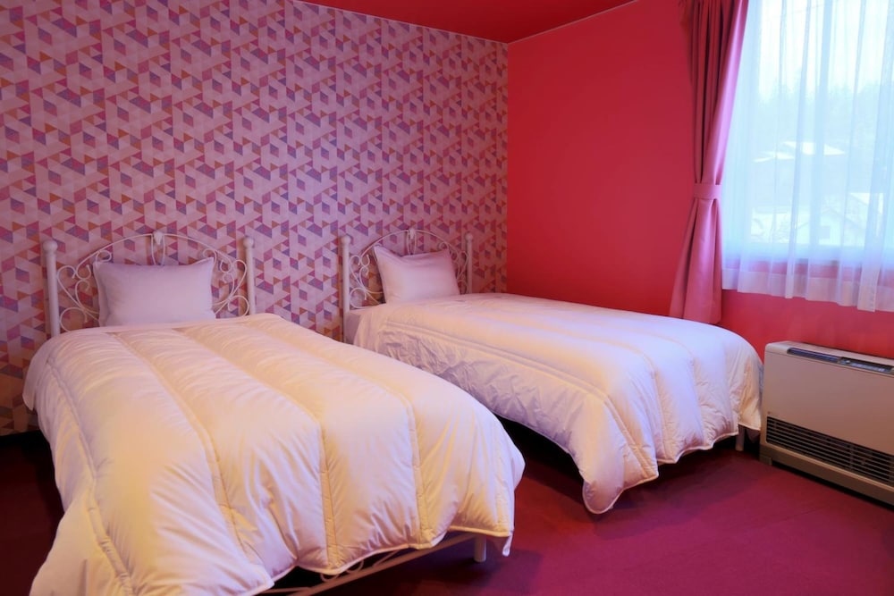 ROOM, TWIN BEDS, PRIVATE BATHROOM
