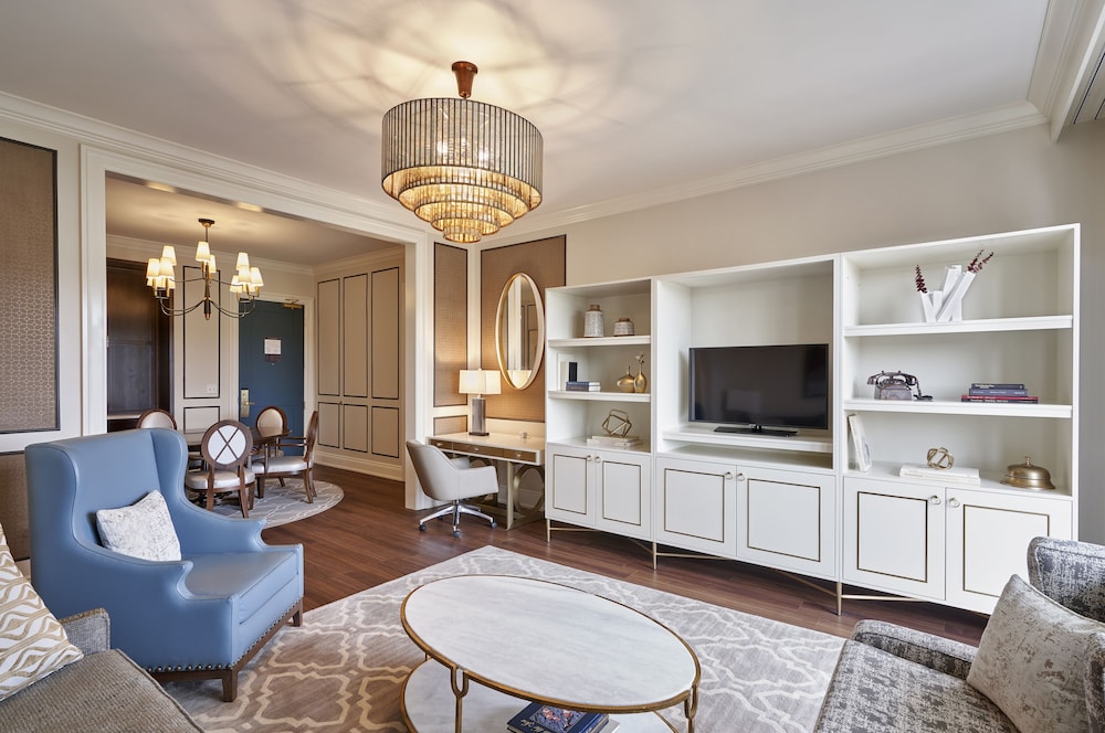 The Inn At Meadowbrook 24/50