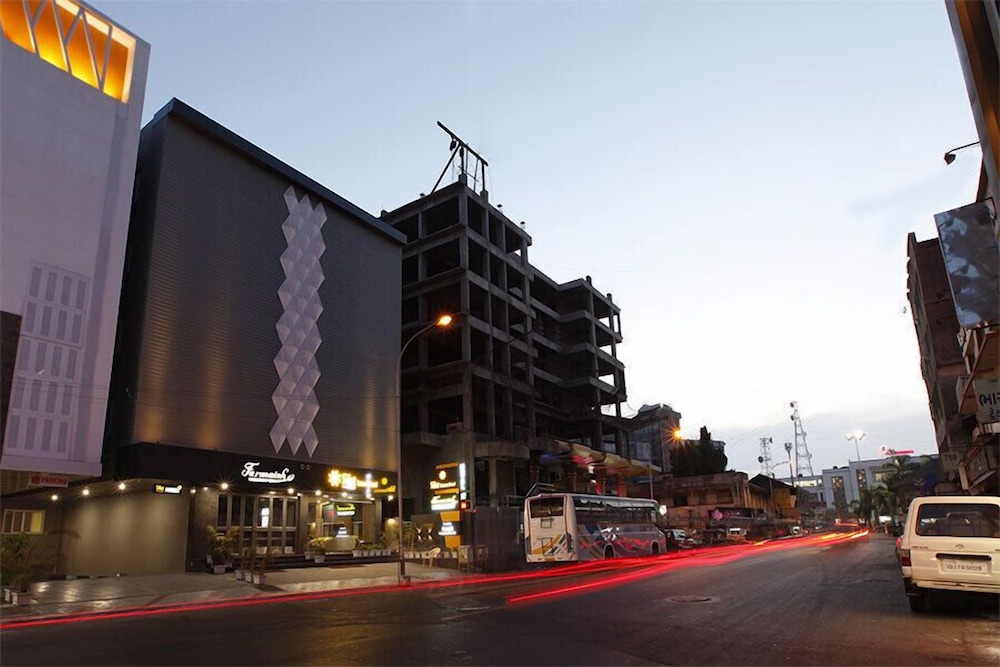 Hotel Sifat International 42/50