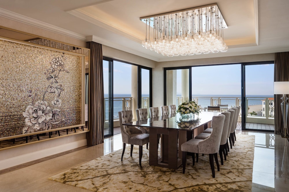 Sheraton Grand Danang Beach Resort and Spa 42/47