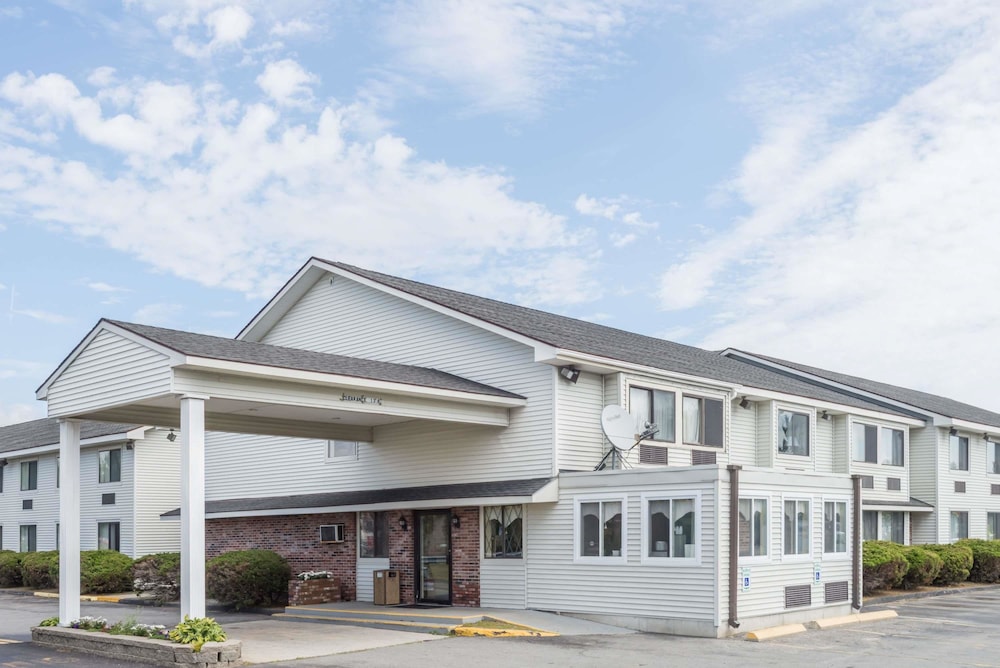 Super 8 by Wyndham Portland ME 3/23
