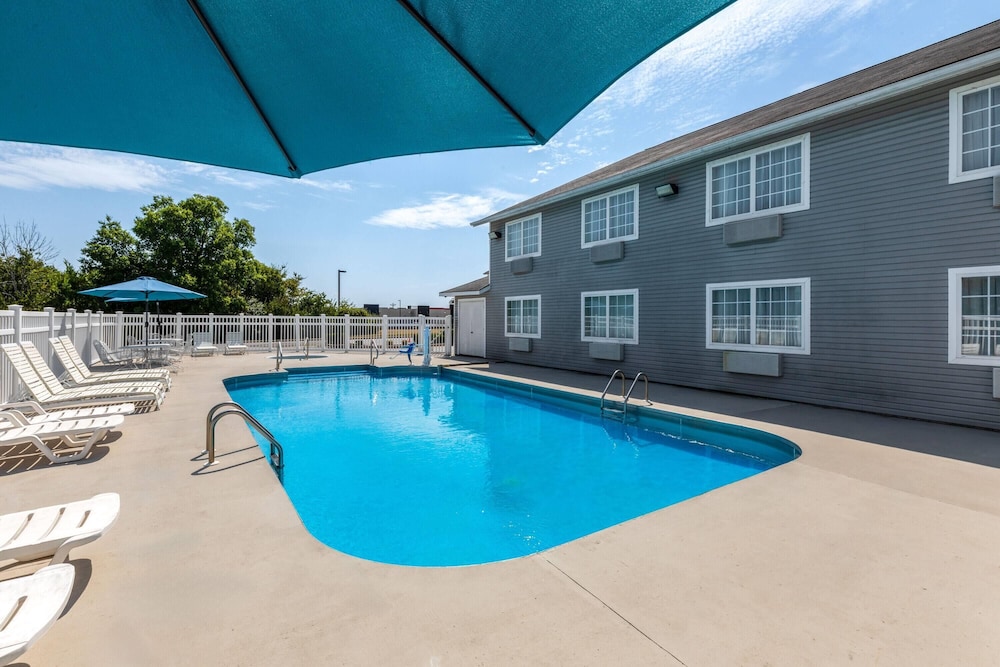 Days Inn by Wyndham Mountain Home 33/55