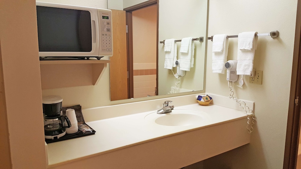 Motel6 Norway, MI 26/28
