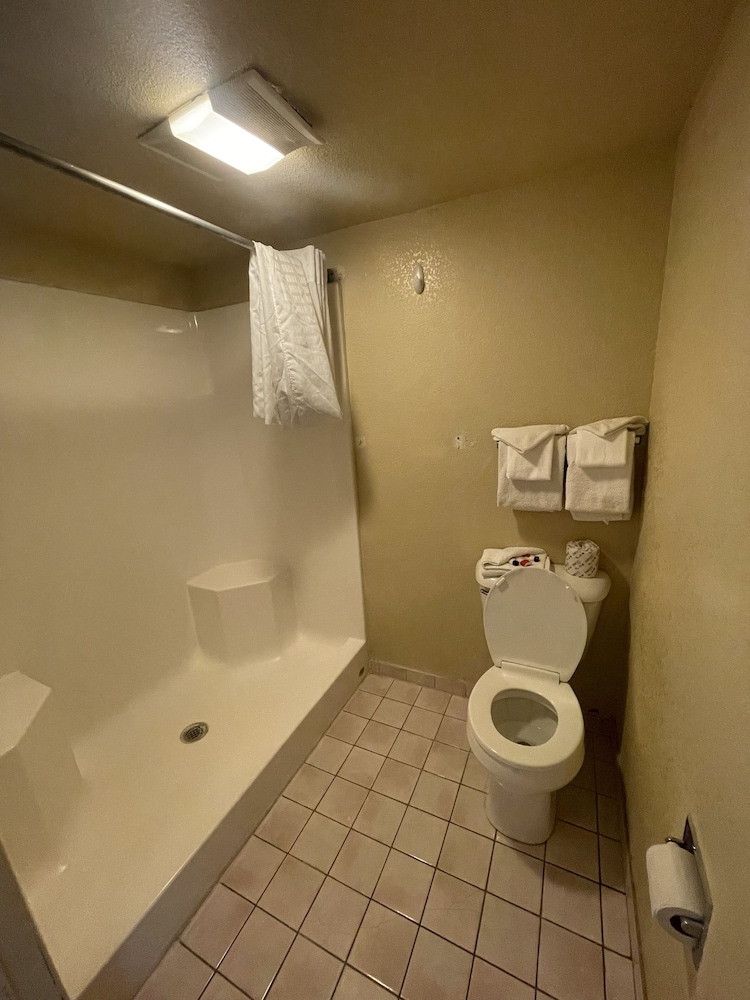 Travelodge by Wyndham Farmington Hwy 64 16/70