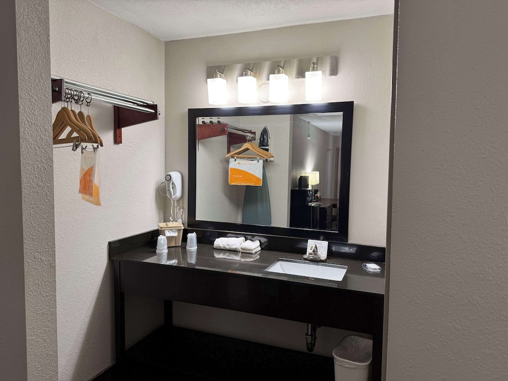 Econo Lodge Childress, TX 51/51