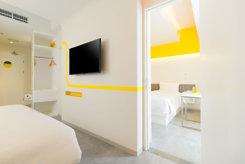 Yello Kuta Beachwalk Bali 9/50