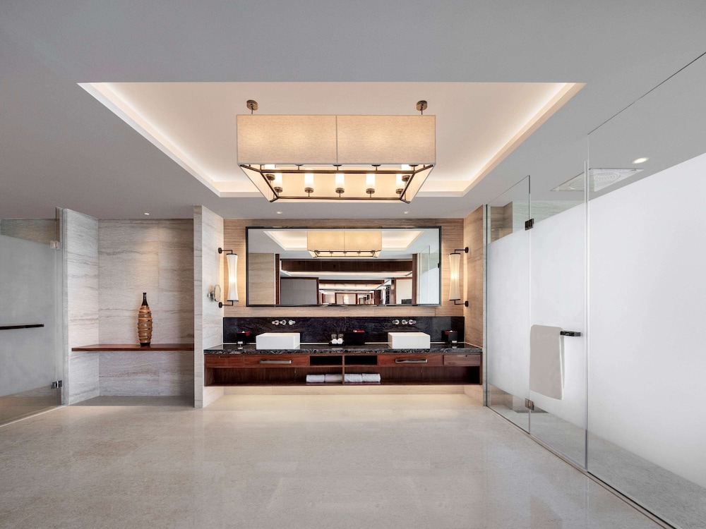 Pullman Oceanview Sanya Bay Resort and Spa 9/76