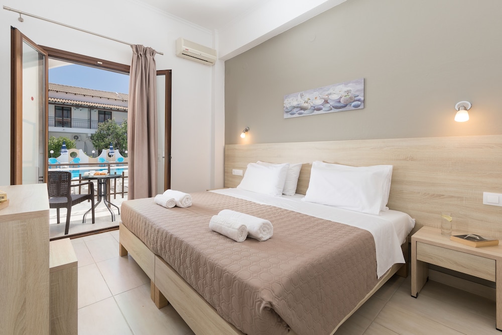 Lefkimi Hotel 24/53
