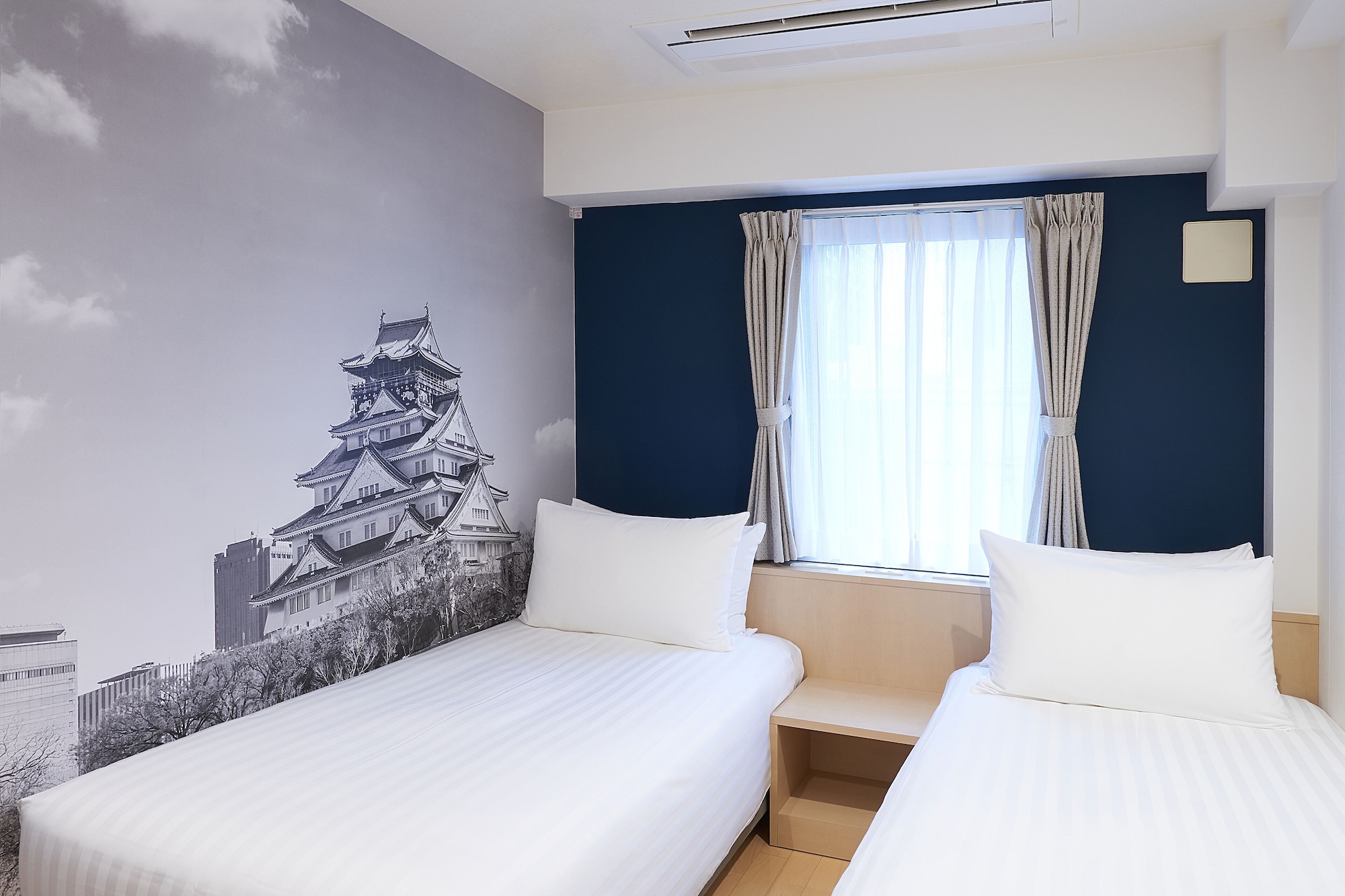 DELUXE, TWIN BEDS