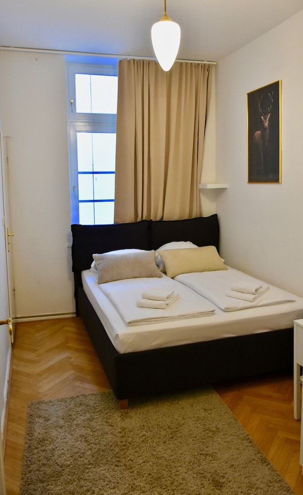 2 BEDROOMS, DELUXE, APARTMENT