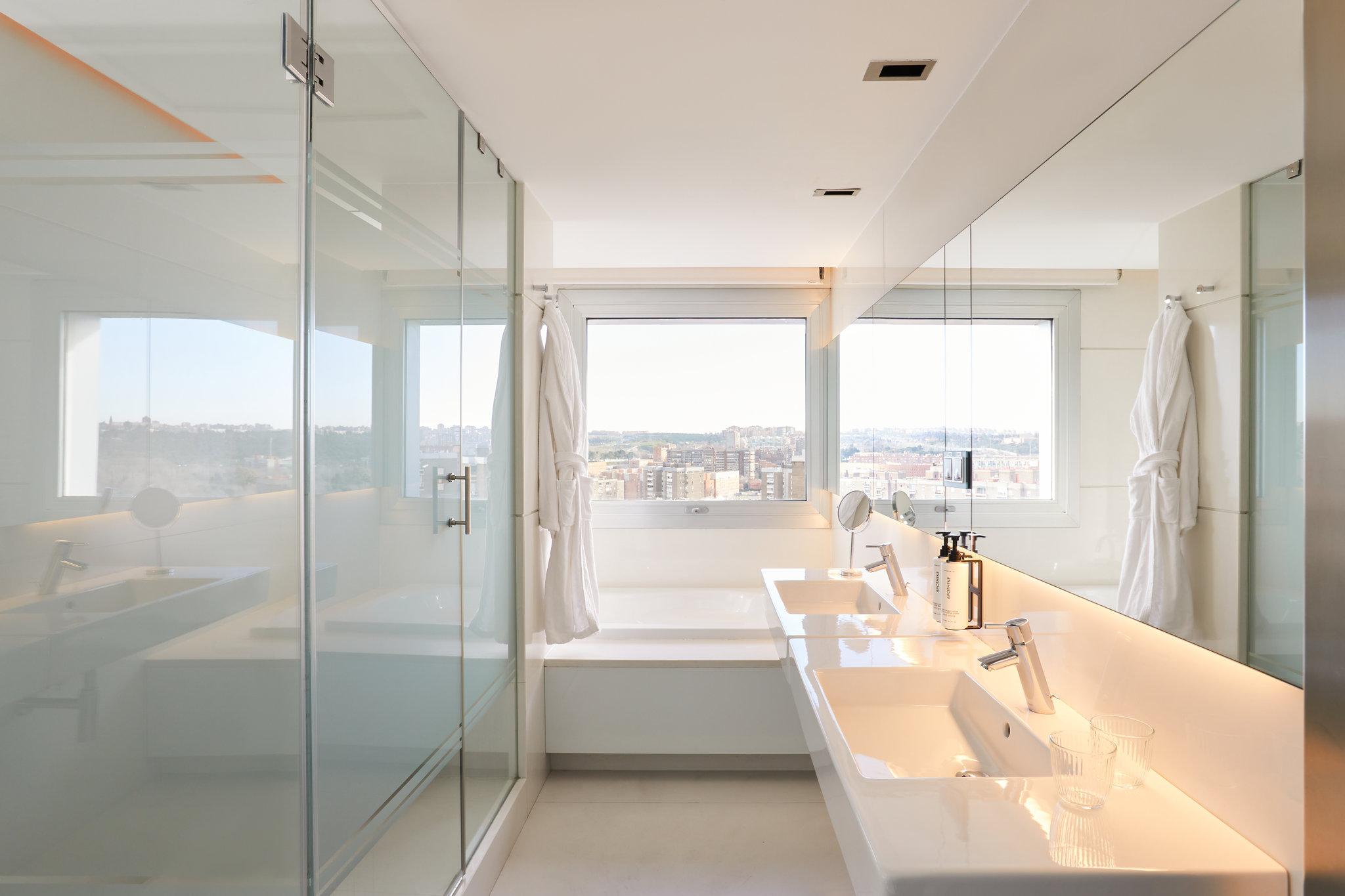 جناح، voco Madrid Retiro, an IHG Hotel 5/7