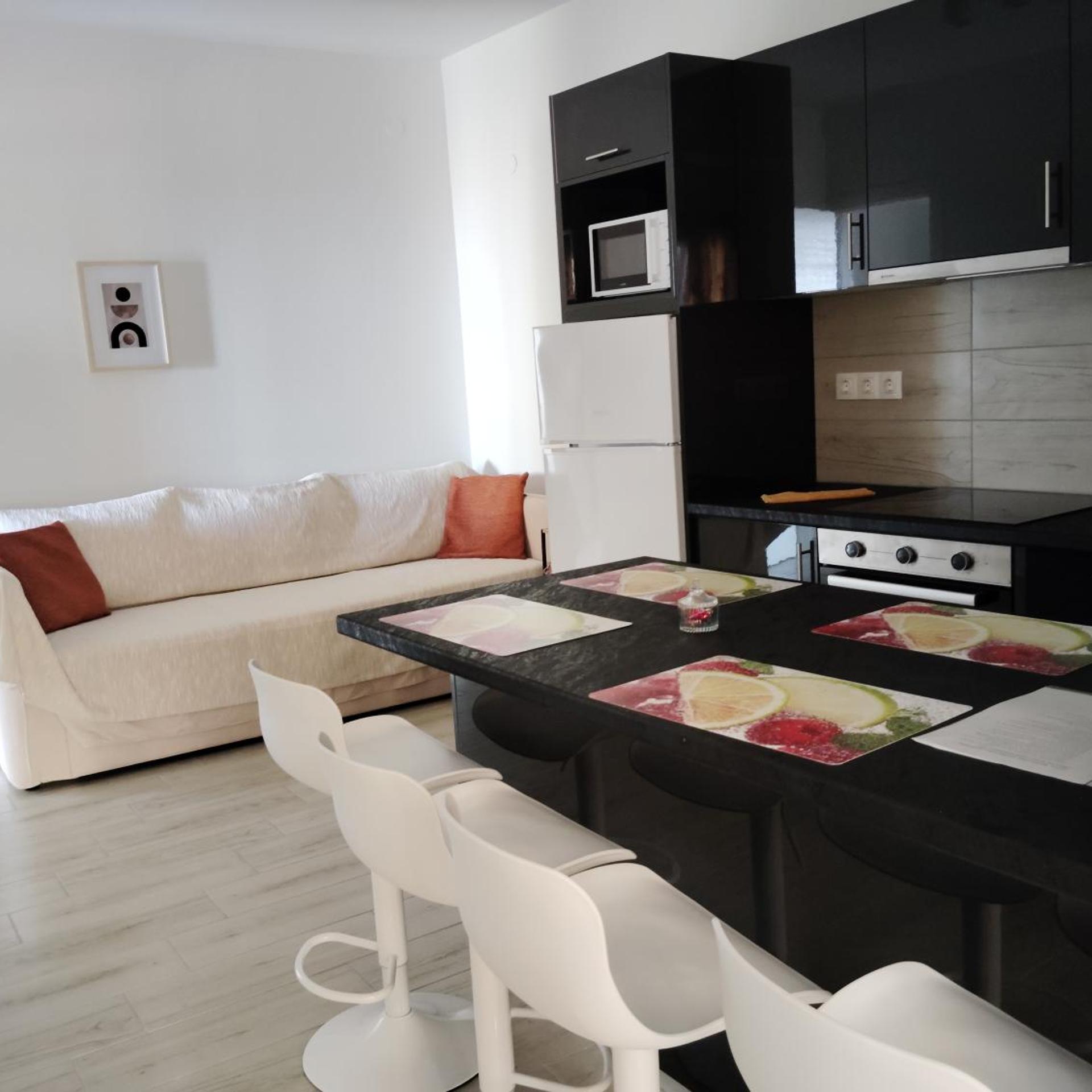 Maria Apartments 33/55