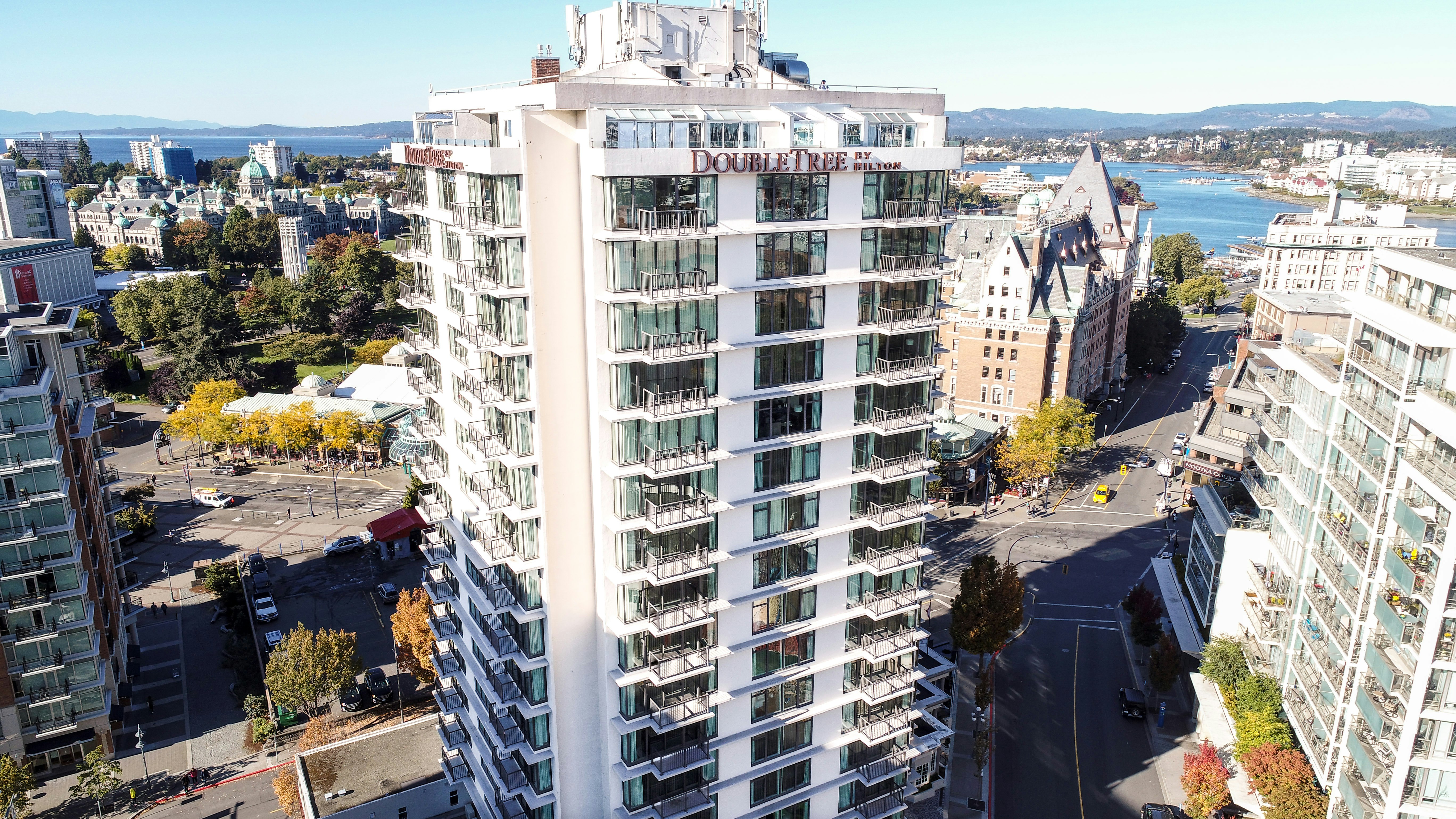 DoubleTree by Hilton Hotel and Suites Victoria 1/32