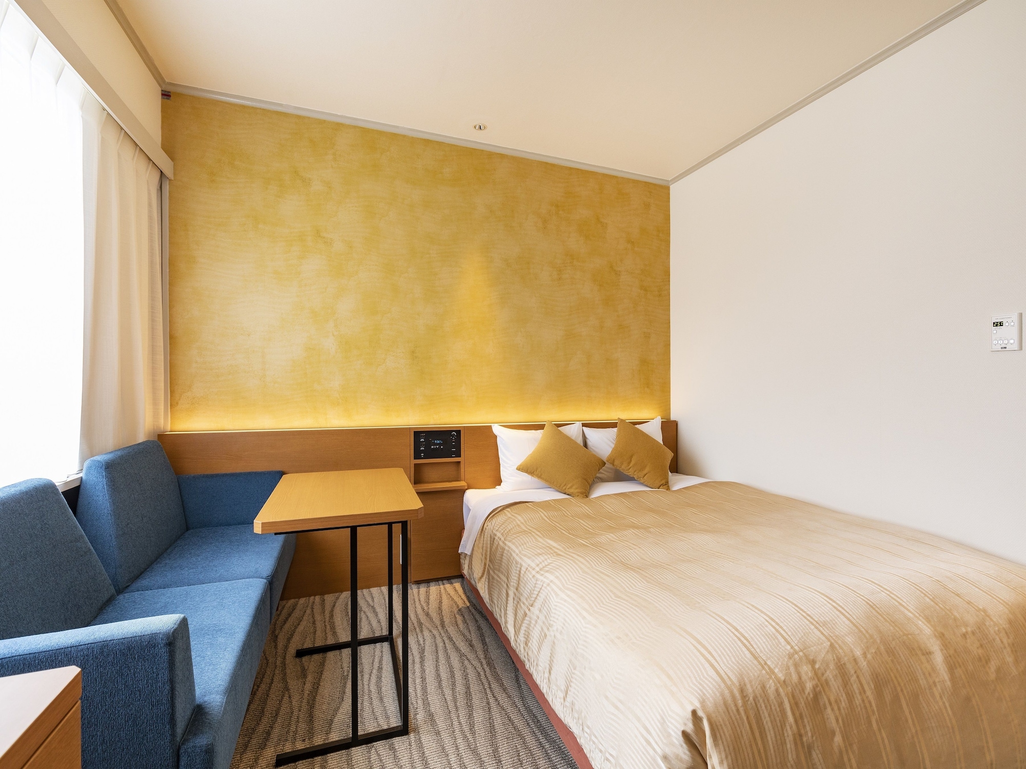 Premium, Double Bed, City Side