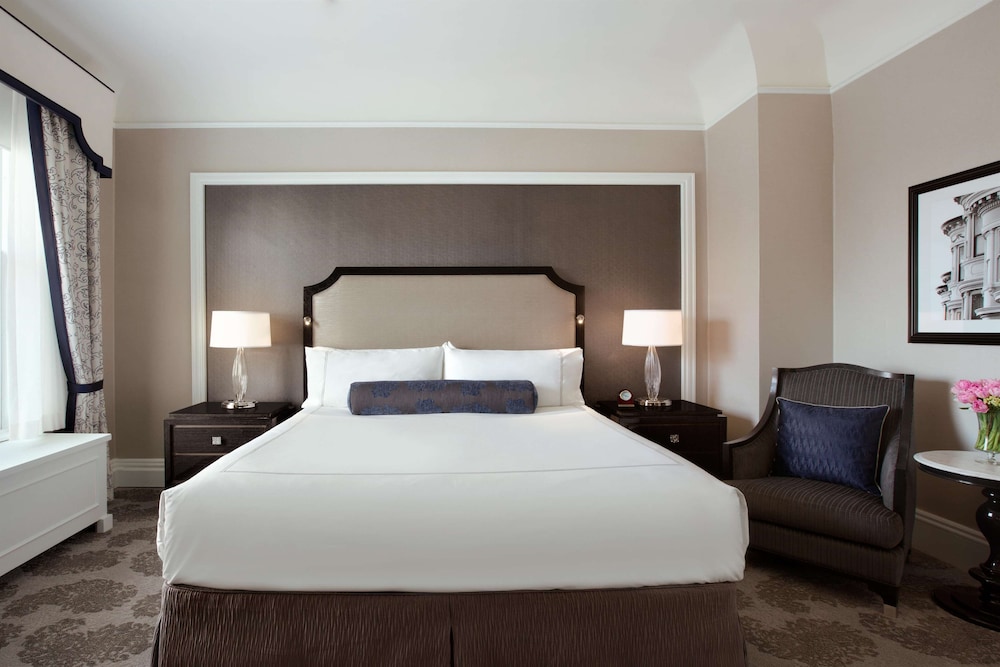1 BEDROOM, SUITE, KING BED, SOFA