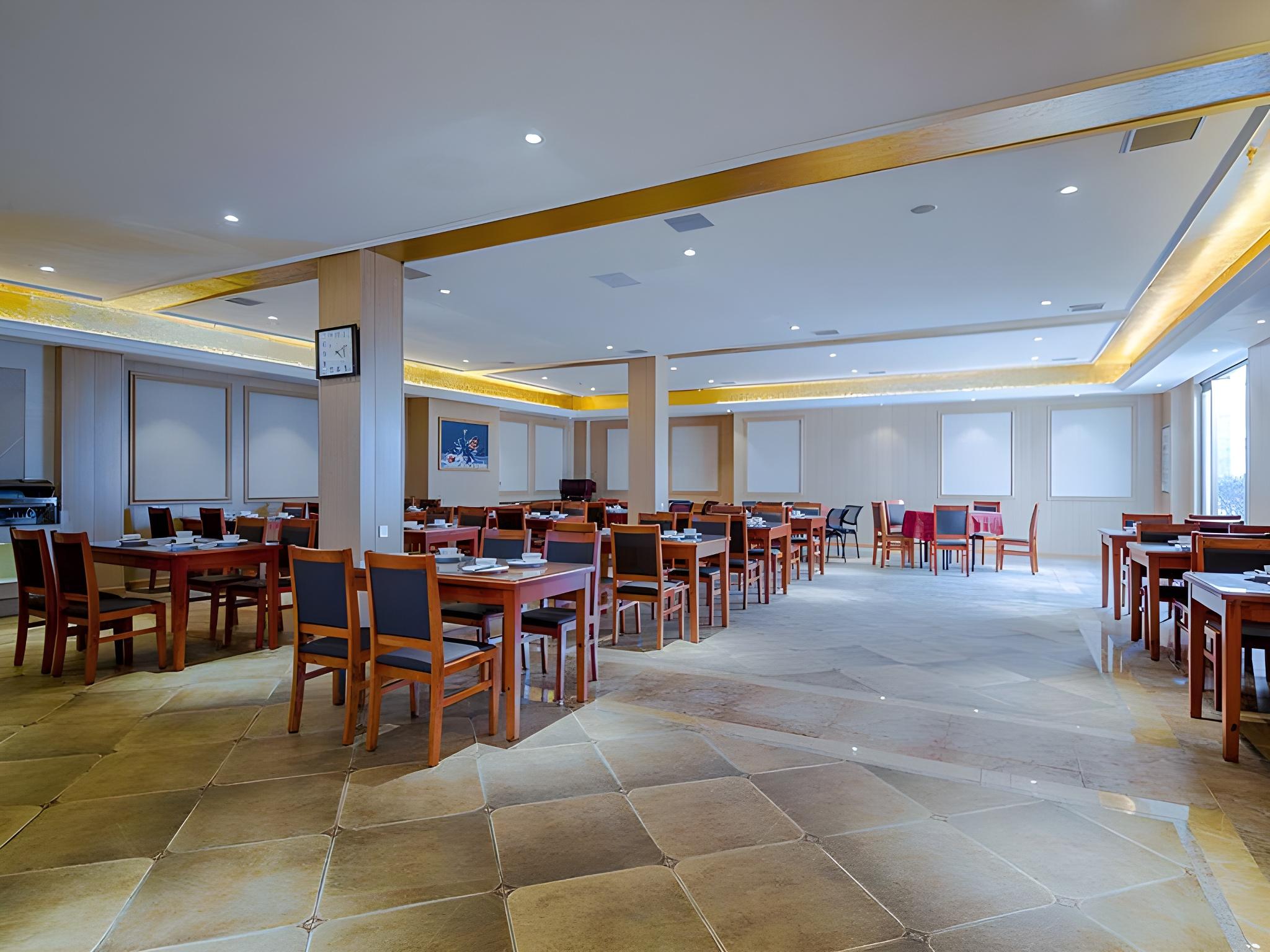 Vienna Hotel (Enshi Hangkong Avenue) 43/46