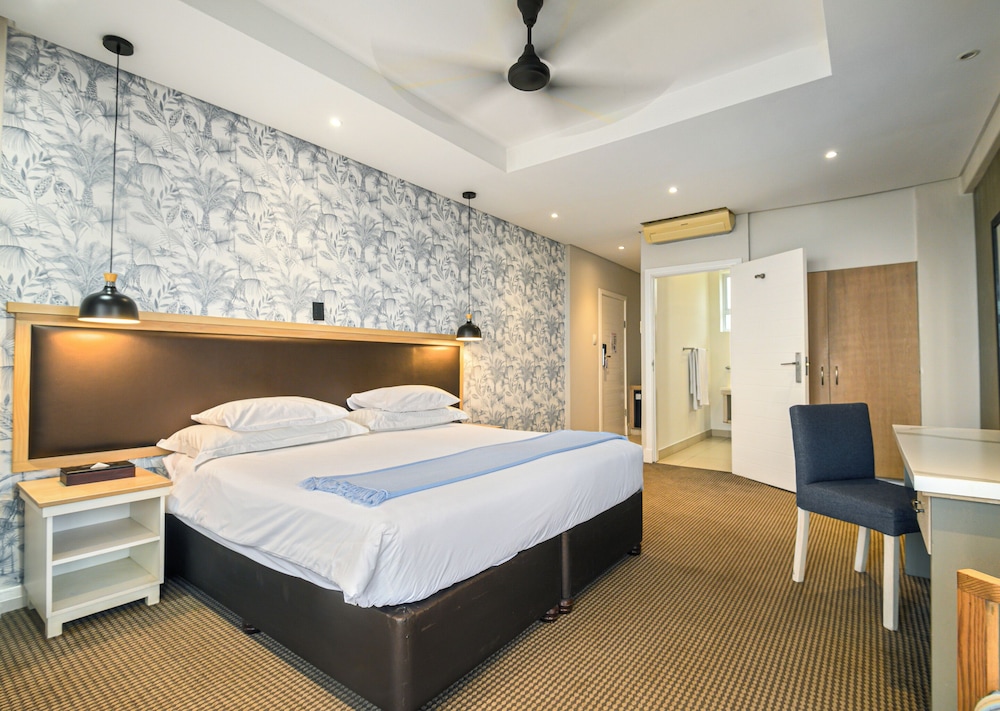 BLUE MARLIN HOTEL 24/84