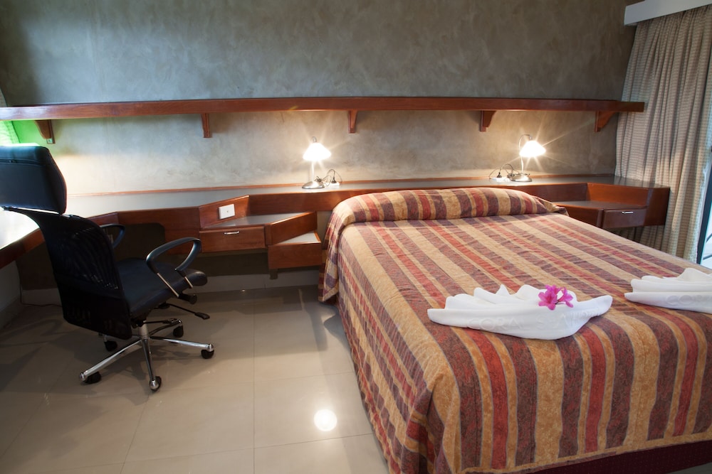 Highlander Hotel and Apartments 45/51