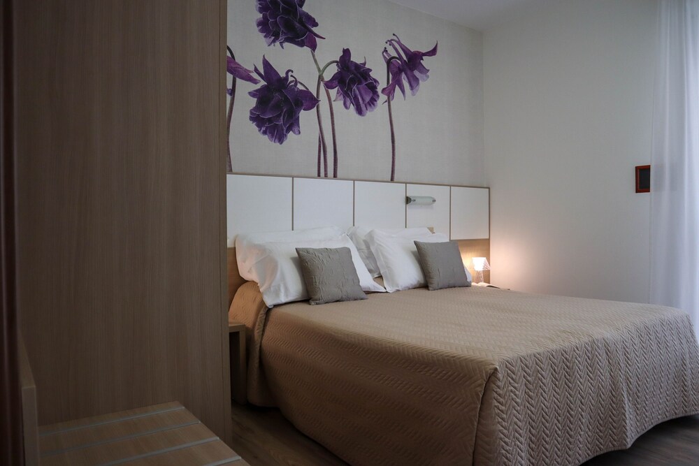 Hotel Columbia &amp; Ninfea 18/50