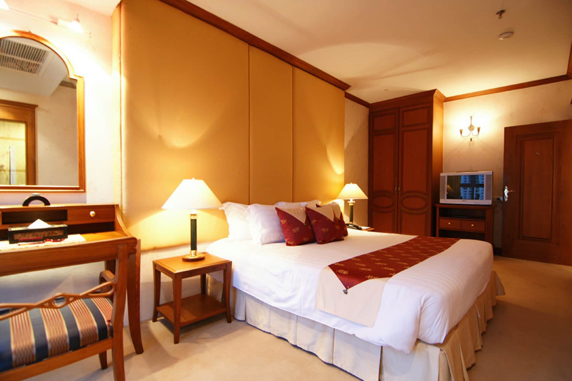 3 BEDROOMS, PENTHOUSE SUITE