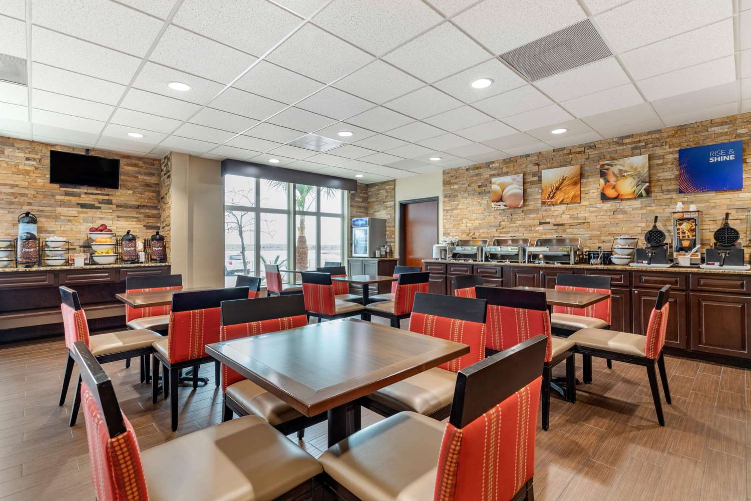 Comfort Inn Suites Lakeside 24/37