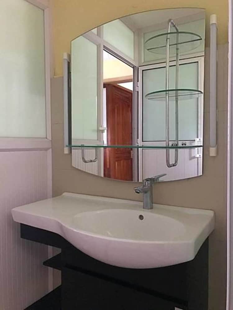 Ocean Villas Apartments 48/50