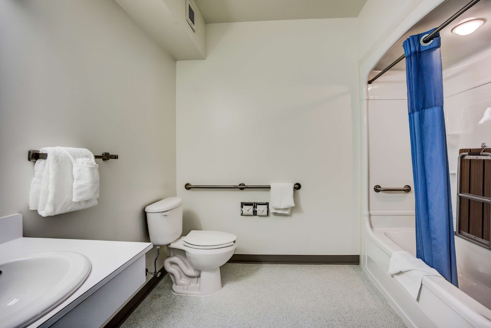 Motel6 Red Deer, AB 66/67