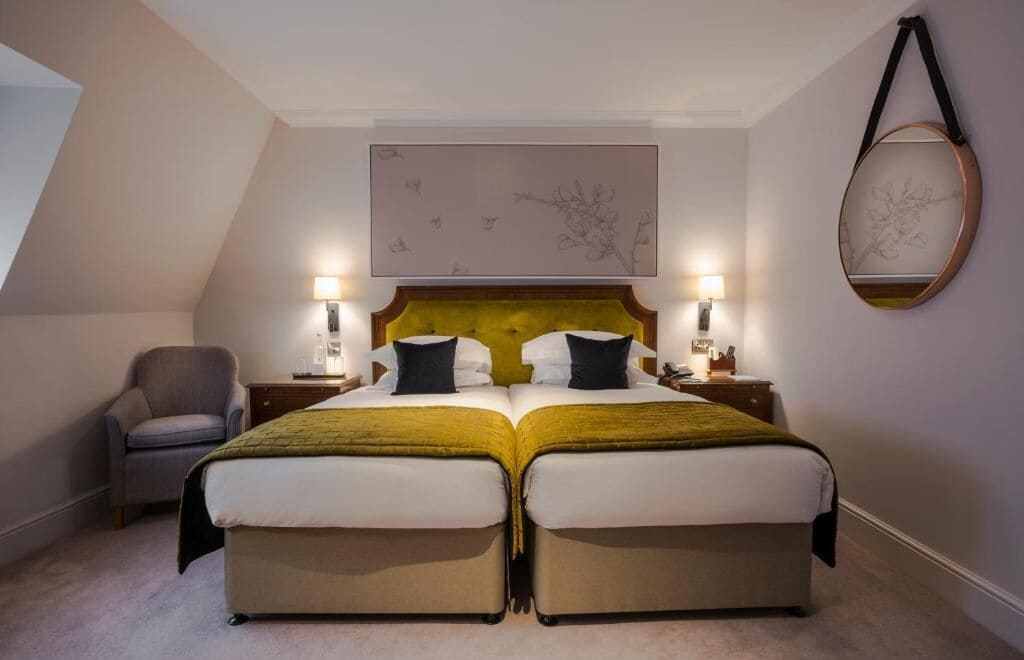 CHELSEA, TWIN BEDS