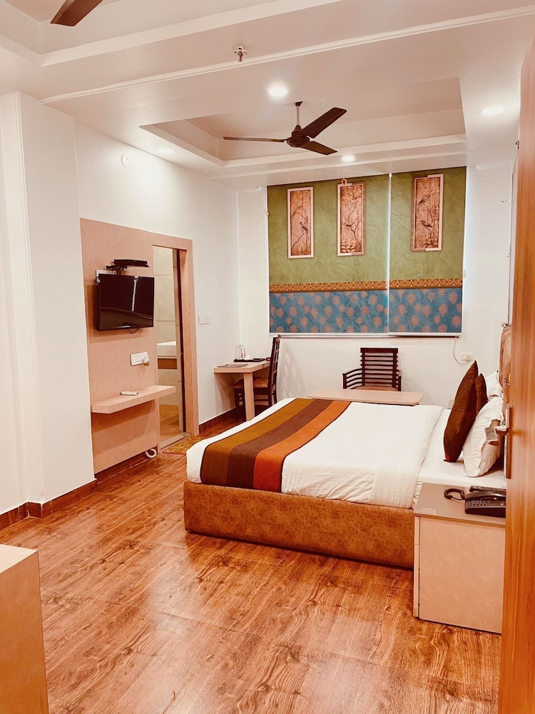 Hotel Krishna Sagar(Raj Nagar) 31/62