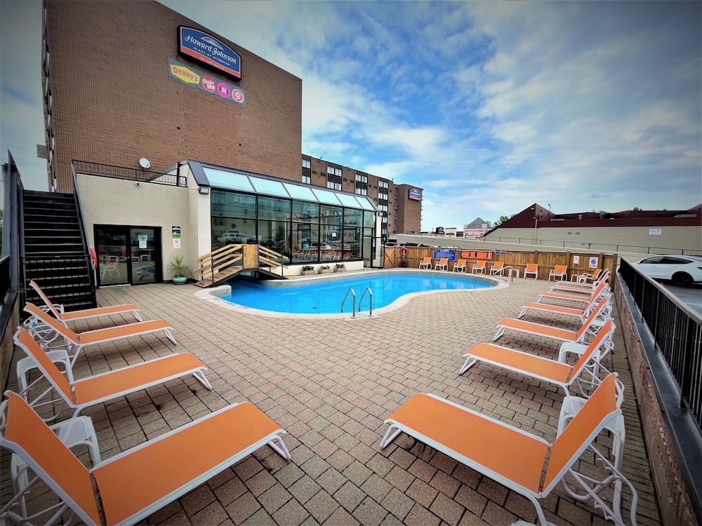 Howard Johnson Plaza by Wyndham by the Falls / Niagara Falls 5/50